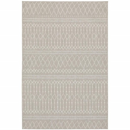 Homeroots 5 x 7 ft. Gray & Ivory Geometric Indoor & Outdoor Area Rug 389539